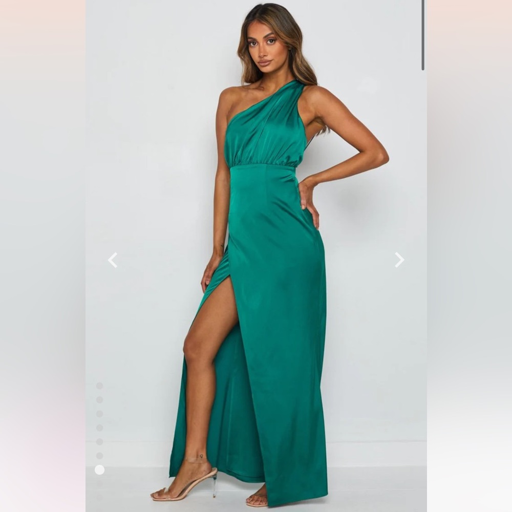 GENTLY USED PROM DRESS!!